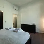 Economico E Strategico A Quattro Fermate Da Piazza Duomo Appartement